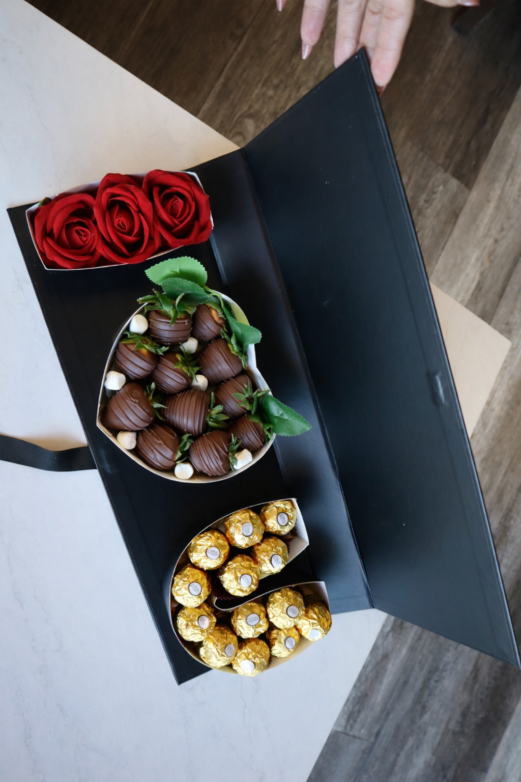 I ♡ U Chocolates, Forever Roses & Strawberries
