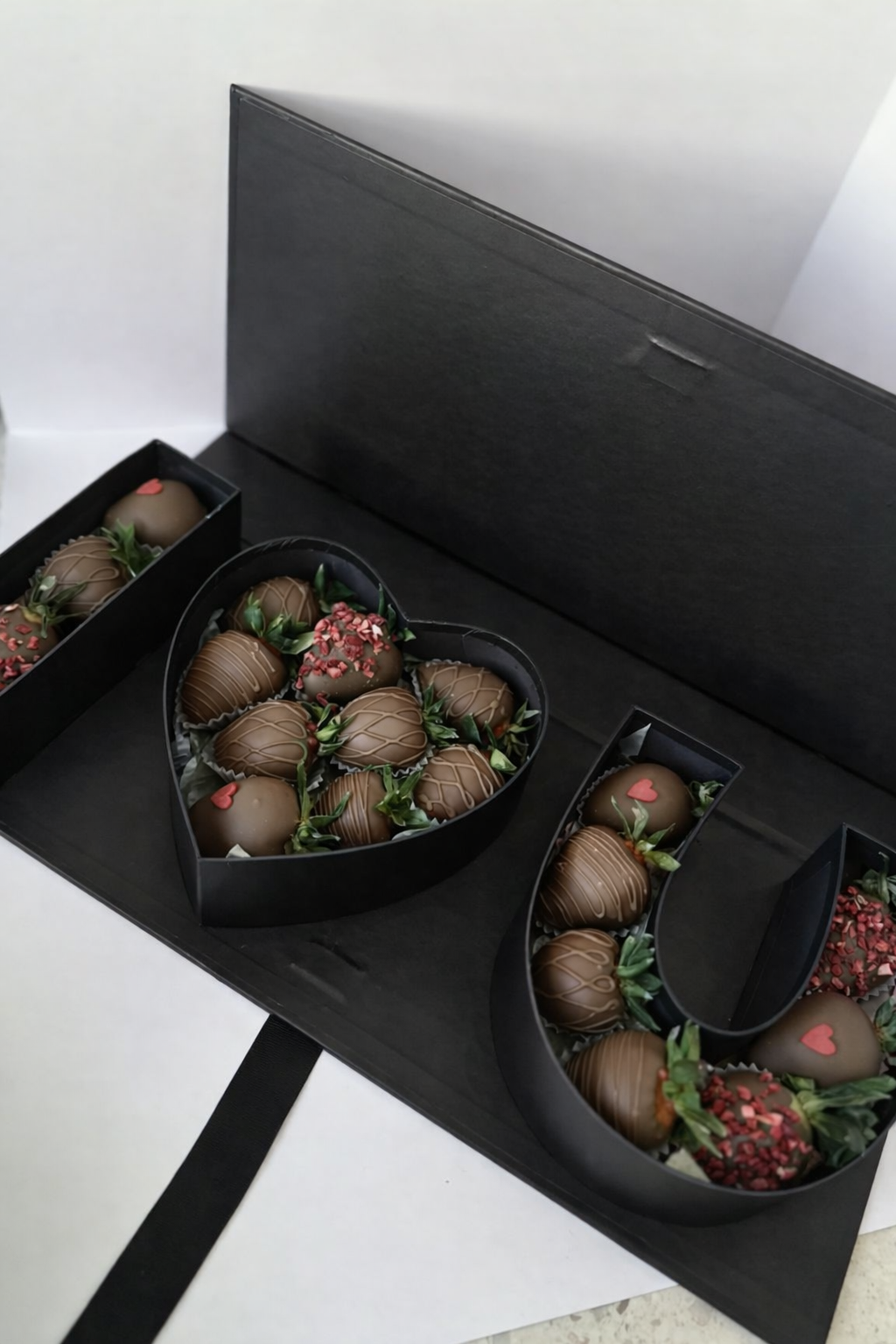 I ♡ U Strawberries Box
